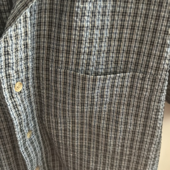 Van Heusen Seersucker - Plaid button down - Short Sleeve - Large - Picture 3 of 4